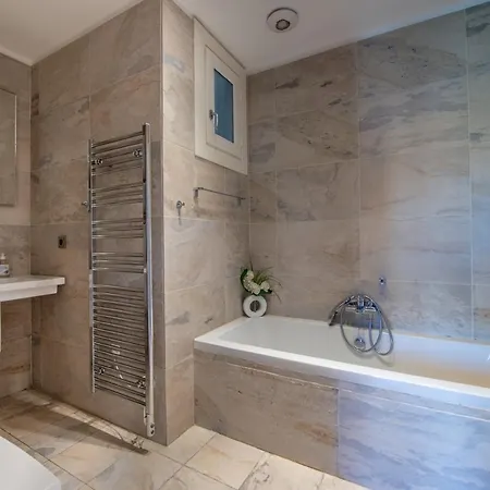 Apartment Victor Hugo - Modern And Sunny, Terrace, 2 Baths *