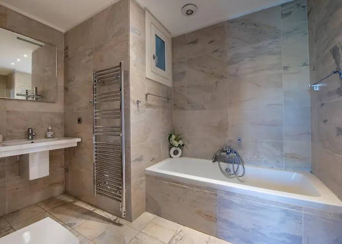 Апартаменты Victor Hugo - Modern And Sunny, Terrace, 2 Baths *